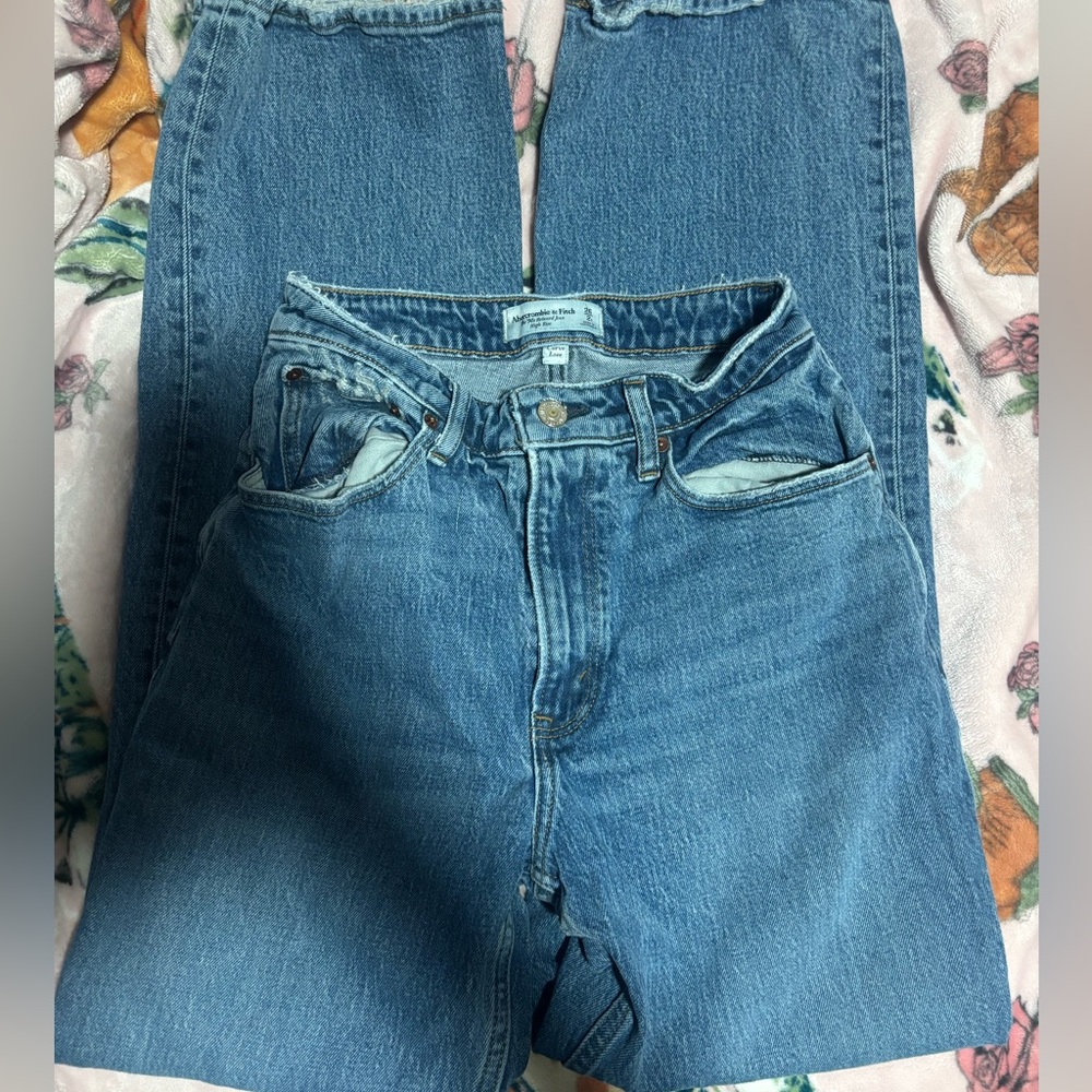 Abercrombie & Fitch high rise 90s relaxed Jean